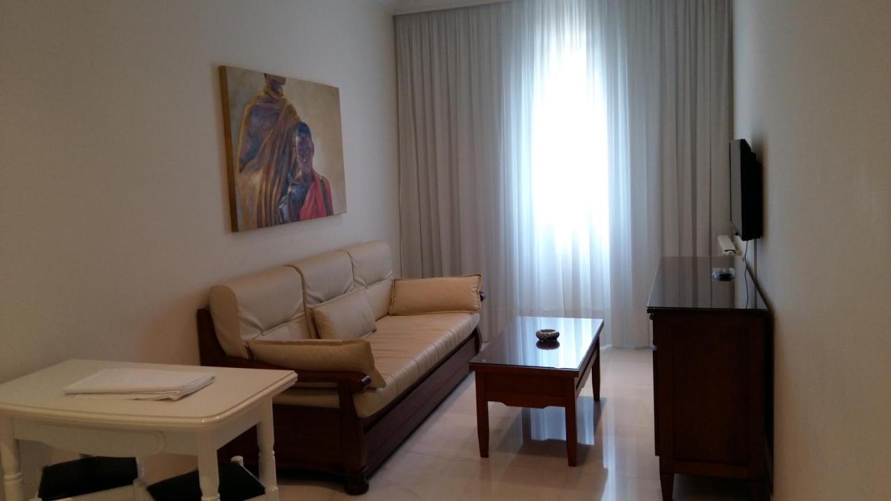 Apartamentos Maritimo Suites-Solo Adultos О Грове Екстериор снимка